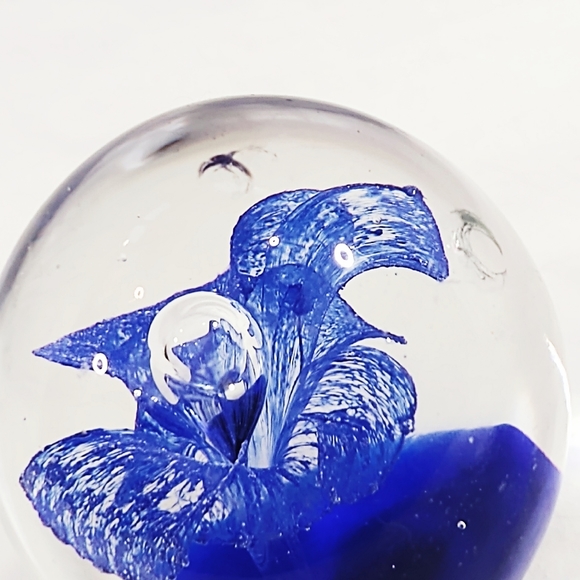 Vintage Set! 1 Blue & 1 White Hand-Blown Glass Floating Flower Paperweights - Picture 4 of 12